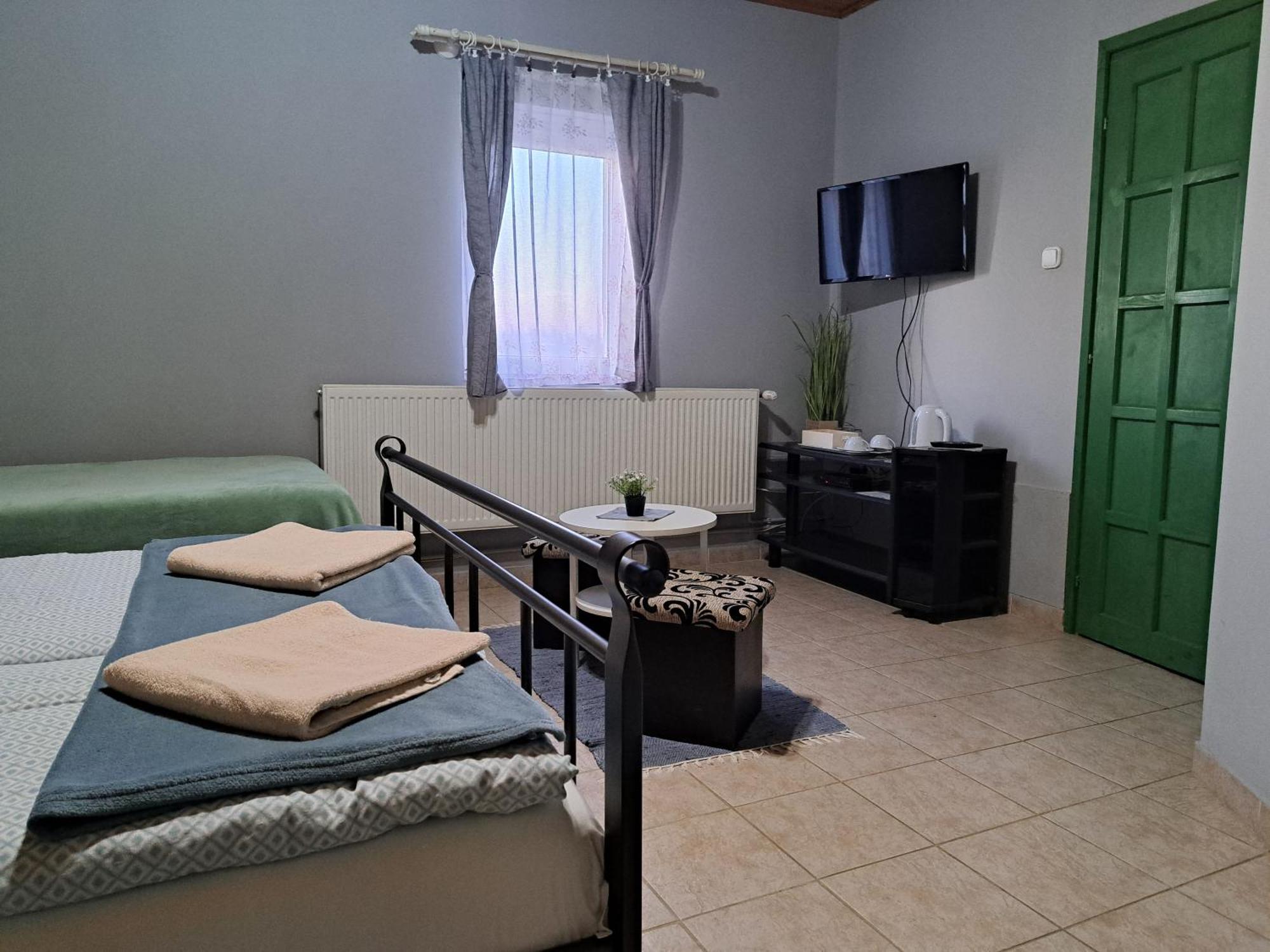Bed and Breakfast Kisdiofa Panzio Es Vendeglo Vajdacska Экстерьер фото
